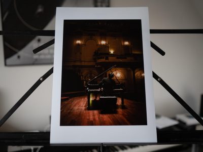 Print of a soloist during the final rehearsal just before a recital in the main hall of the Concertgebouw Amsterdam